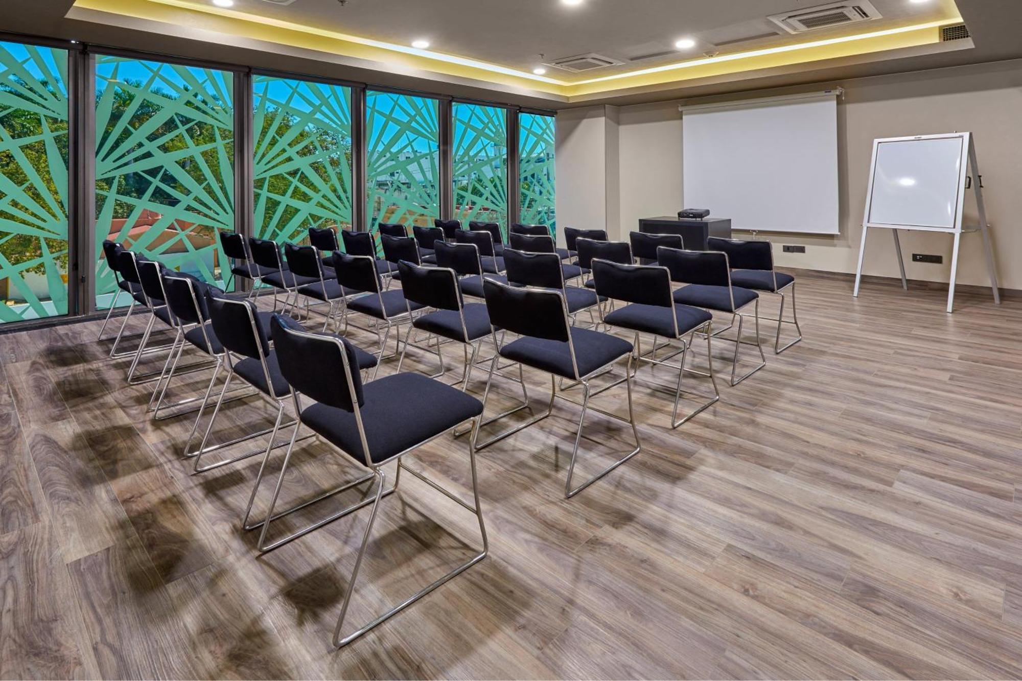 City Express Plus By Marriott Merida Exterior photo