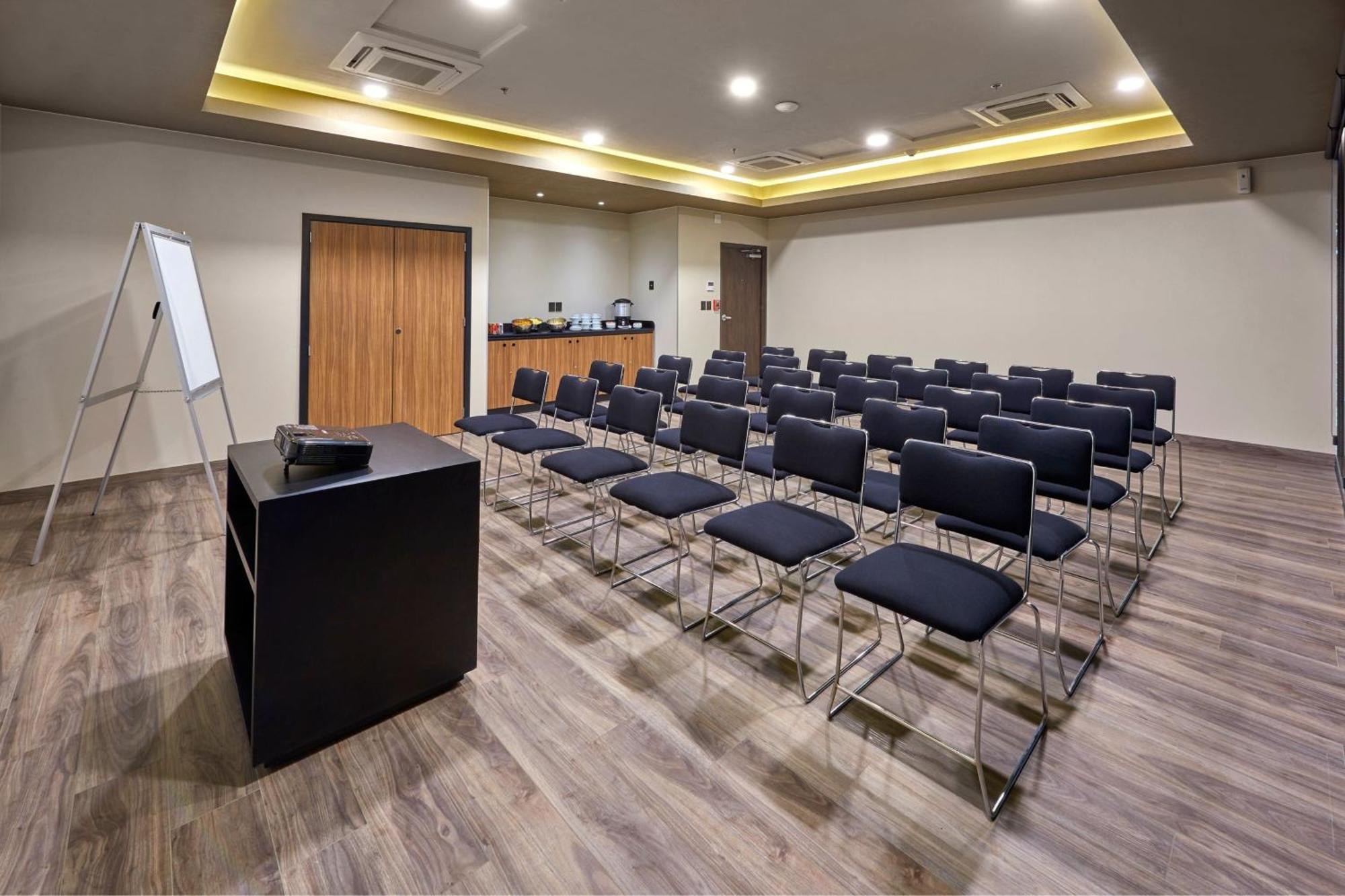 City Express Plus By Marriott Merida Exterior photo