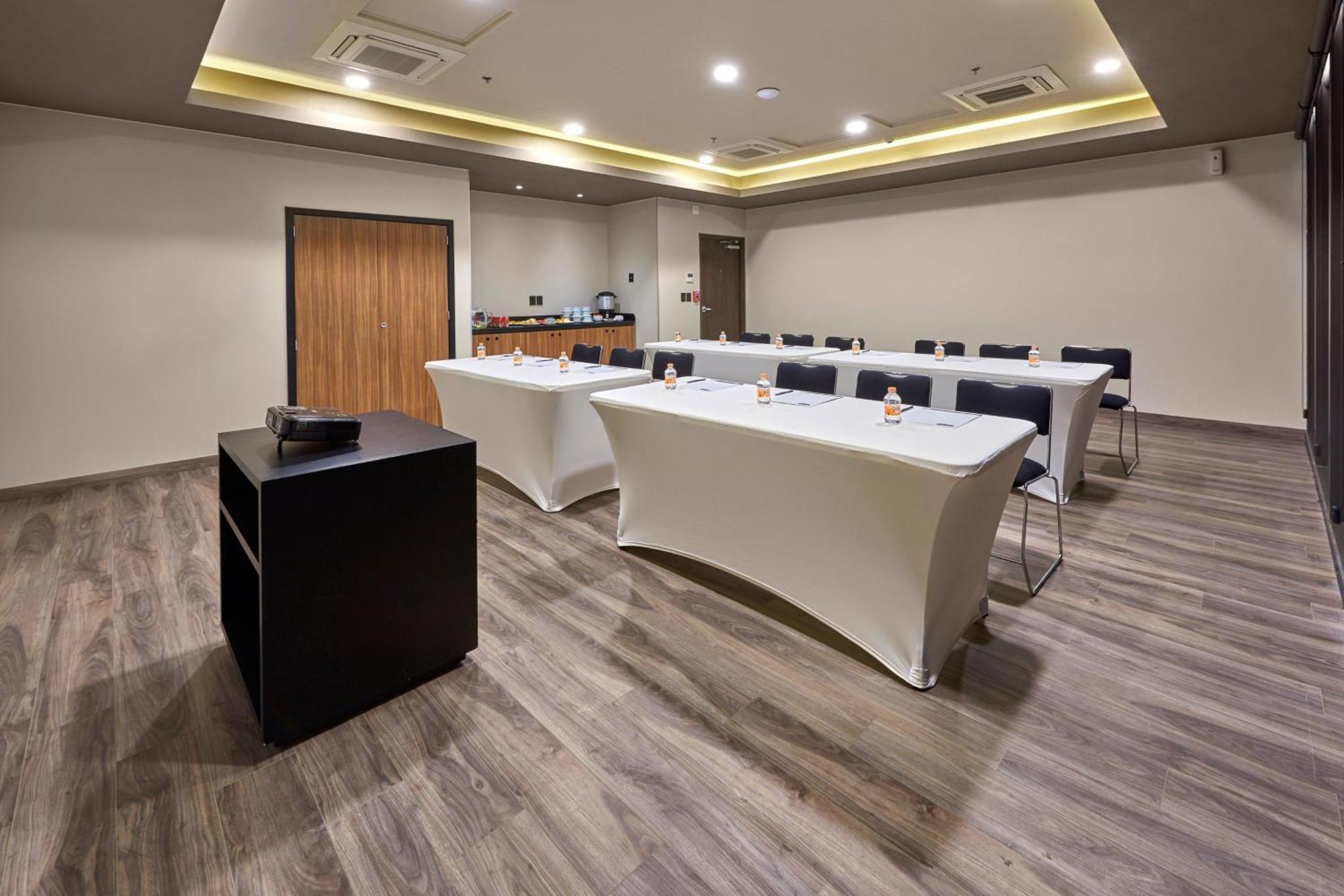 City Express Plus By Marriott Merida Exterior photo